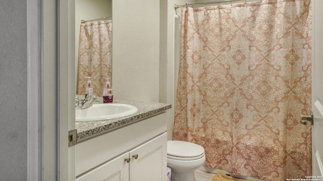 7207 Rosada Way, San Antonio, TX 78218 - full bath with vanity and a shower with shower curtain