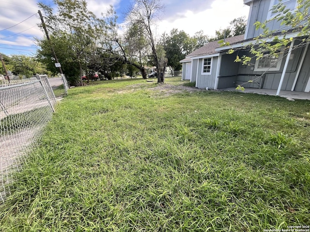 503 Grosvenor, San Antonio, TX 78221 - view of yard
