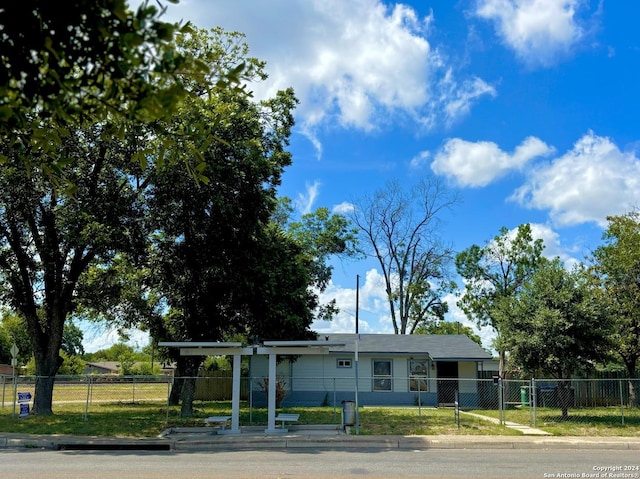 806 Ceralvo, San Antonio, TX 78207 - view of front of home with a fenced front yard