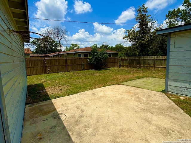 806 Ceralvo, San Antonio, TX 78207 - fenced backyard featuring a patio area