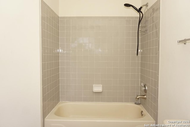 5615 Camry Spgs, San Antonio, TX 78251 - full bath with shower / bathtub combination