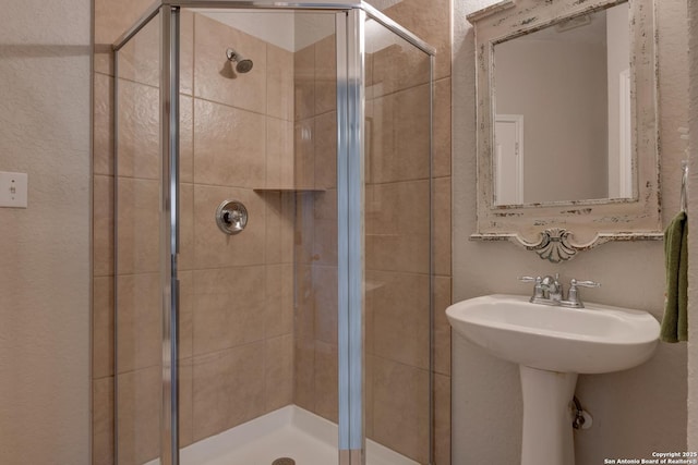 1154 Kite, New Braunfels, TX 78130 - bathroom with a shower stall