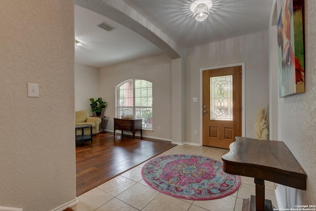 1154 Kite, New Braunfels, TX 78130 - tiled entrance foyer featuring a textured wall and arched walkways
