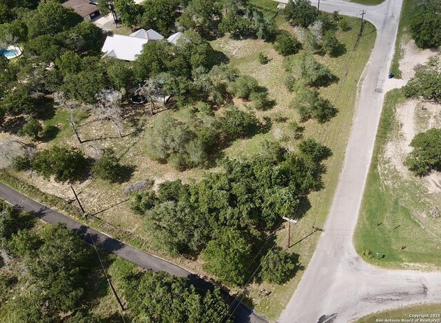 101 Chuckwagon Ln, Vernia, TX 78121