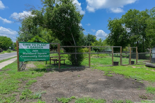 8822 Fernbrook, San Antonio, TX 78250 - surrounding community
