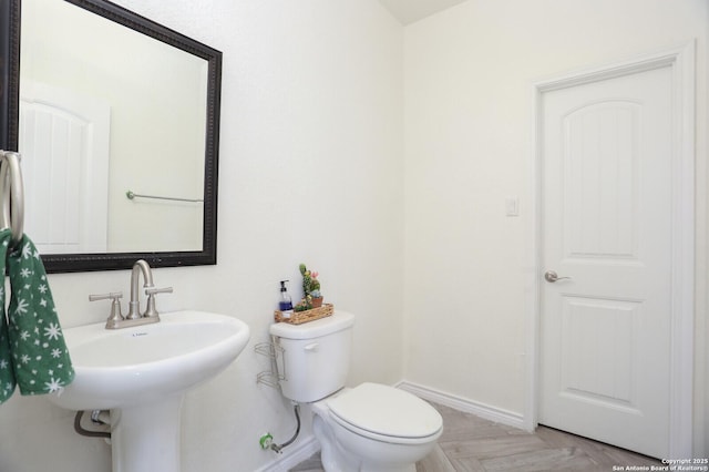 561 Dusty Emerald, Universal City, TX 78148 - half bath with baseboards and toilet