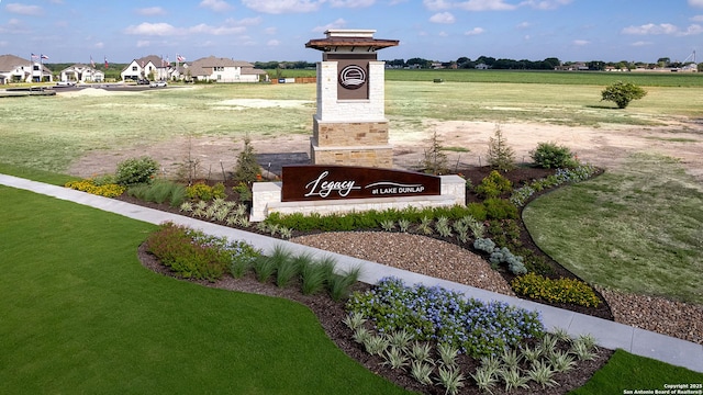 225 Alpine Lks, New Braunfels, TX 78130 - view of home's community featuring a yard