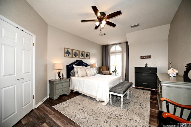 21539 Bubbling Crk, San Antonio, TX 78259 - bedroom with dark wood-style floors, a textured wall, a ceiling fan, and a textured ceiling