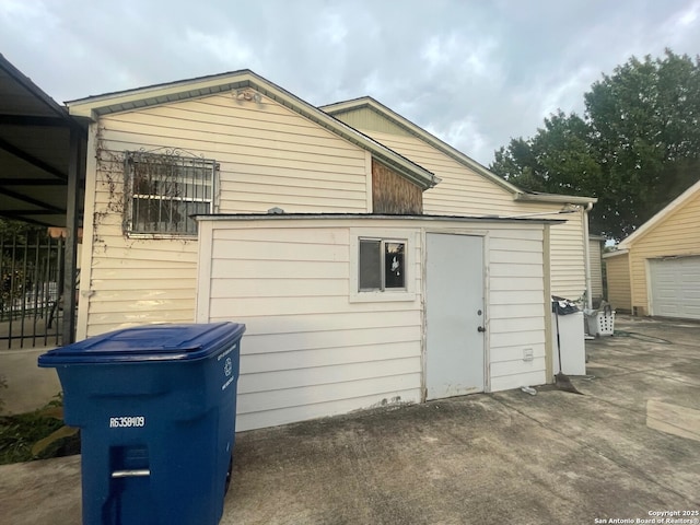 2510 W Mulberry Ave, San Antonio, TX 78228 - view of garage