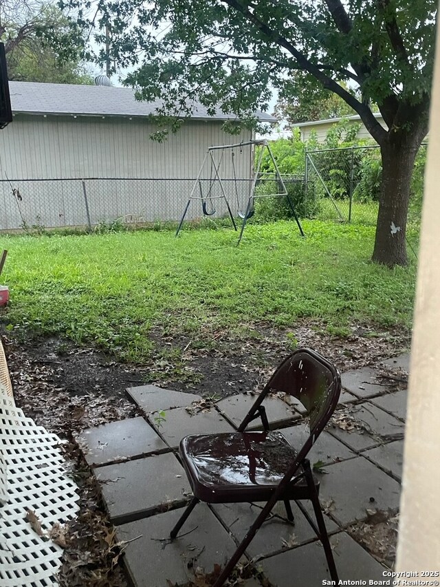2510 W Mulberry Ave, San Antonio, TX 78228 - view of yard