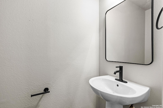 29732 Cojak Cir, Boerne, TX 78015 - bathroom with a textured wall