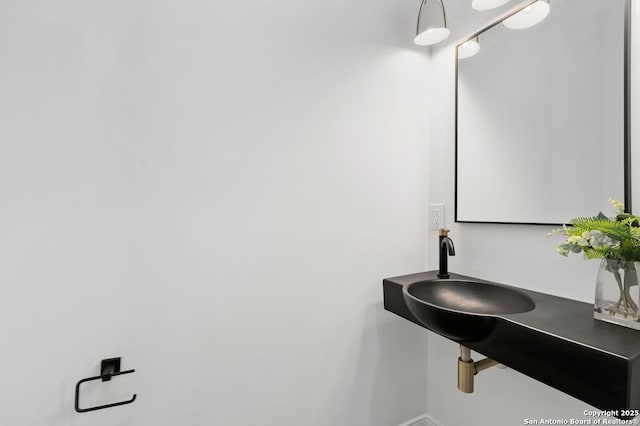 238 Cassiano St, San Antonio, TX 78204 - bathroom featuring baseboards