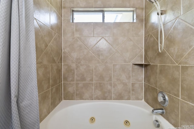 10107 Roseangel, Helotes, TX 78023 - bathroom featuring a combined bath / shower with jetted tub