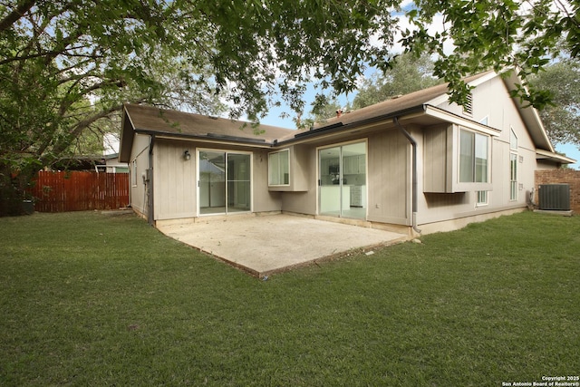 114 Crystal Cyn, Universal City, TX 78148 - rear view of house featuring a patio area