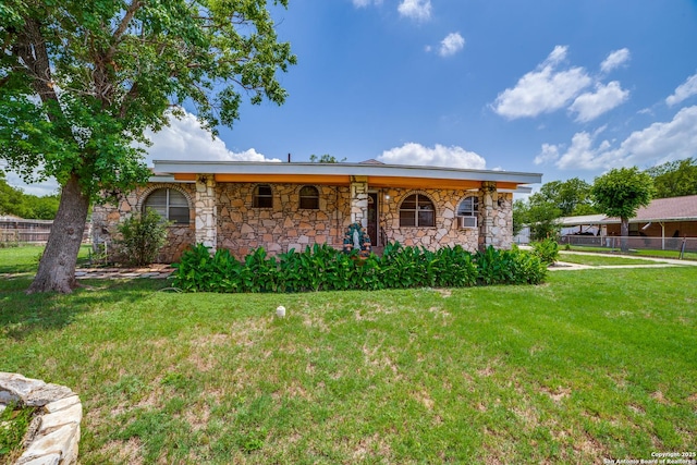606 W Baetz Blvd, San Antonio, TX 78221 - view of front of house with stone siding