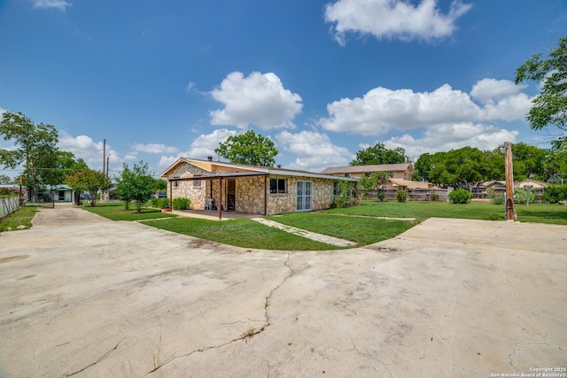 606 W Baetz Blvd, San Antonio, TX 78221 - ranch-style home featuring stone siding