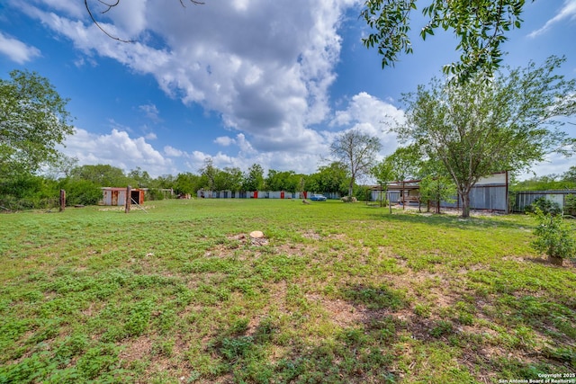 606 W Baetz Blvd, San Antonio, TX 78221 - view of yard featuring an outdoor structure