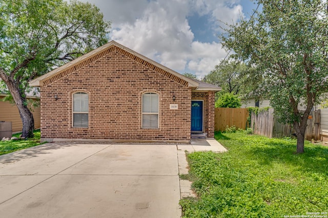 1038 Marquette, San Antonio, TX 78228 - view of front facade featuring brick siding