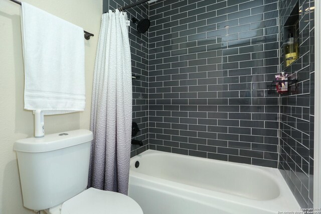 4239 Knollpass, San Antonio, TX 78247 - full bathroom with toilet and shower / bath combo