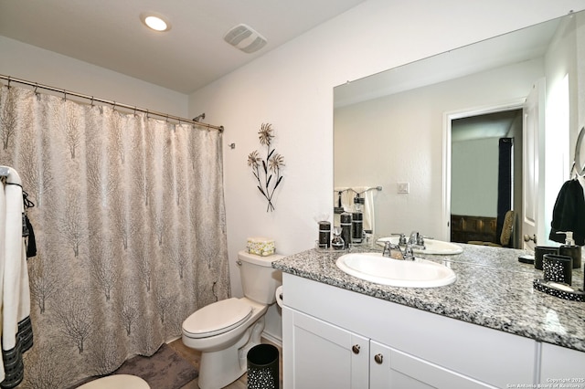 10746 Margarita Loop, Converse, TX 78109 - bathroom featuring vanity and curtained shower
