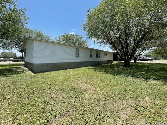207 S Edwards, Charlotte, TX 78011 - view of side of home