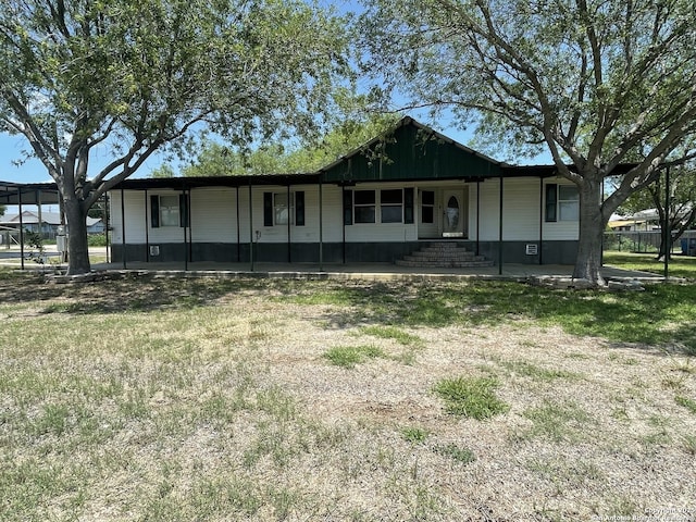 207 S Edwards, Charlotte, TX 78011 - view of front facade with covered porch