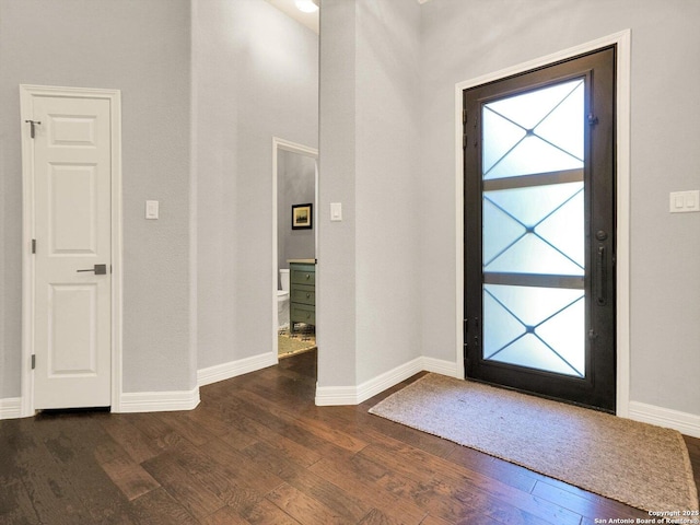 7 Greens Whisper, San Antonio, TX 78216 - entrance foyer featuring dark wood-style floors and baseboards