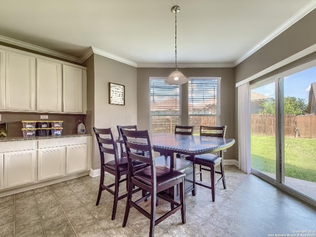 7566 Copper Cv, Converse, TX 78109 - dining room featuring ornamental molding