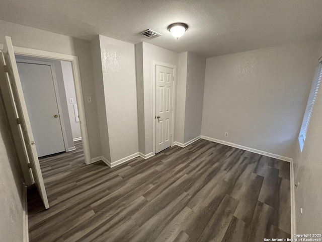 2025 Texas, San Antonio, TX 78228 - empty room featuring dark wood-style flooring and a textured ceiling