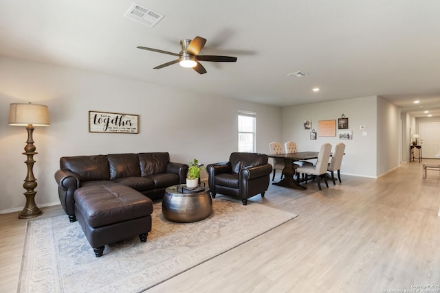 5331 Fair Moon, Bulverde, TX 78163 - living area with wood finished floors, a ceiling fan, and recessed lighting