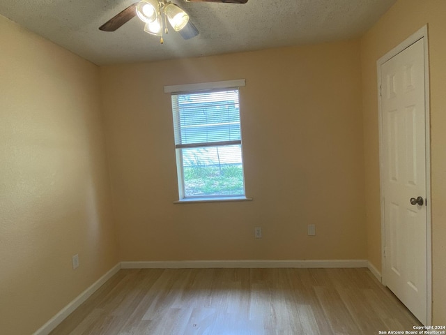 305 Osage, Refugio, TX 78377 - spare room featuring light wood-style flooring, a ceiling fan, and a textured ceiling