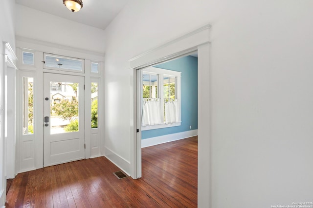 110 Vitra, San Antonio, TX 78210 - entrance foyer featuring dark wood finished floors and baseboards