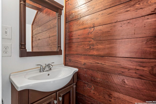 110 Vitra, San Antonio, TX 78210 - bathroom featuring vanity