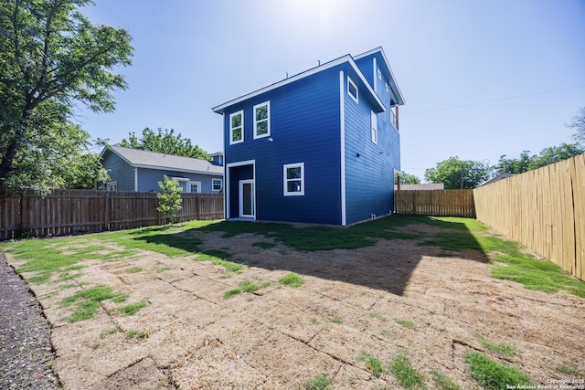 326 Cactus, San Antonio, TX 78203 - rear view of house featuring a fenced backyard