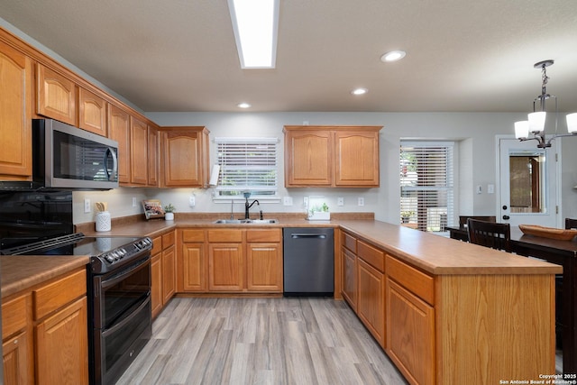 9915 Mustang Isle, San Antonio, TX 78254 - kitchen with stainless steel appliances, a peninsula, a chandelier, plenty of natural light, and recessed lighting