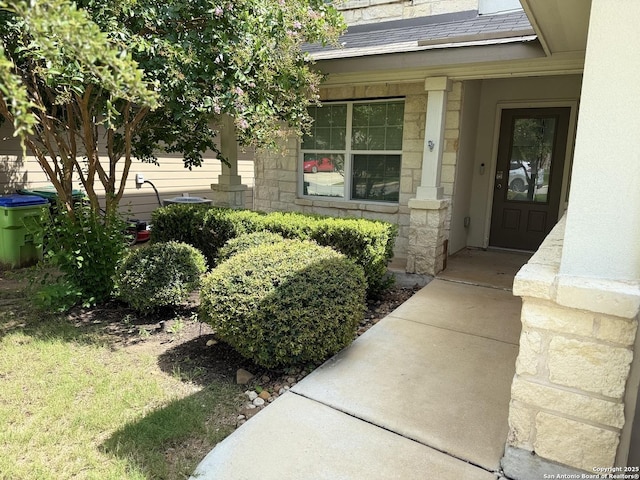 15530 Gray Catbird, San Antonio, TX 78253 - view of exterior entry featuring stone siding and a porch