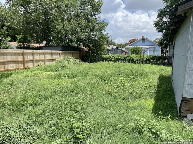 231 Carroll, San Antonio, TX 78225 - view of yard