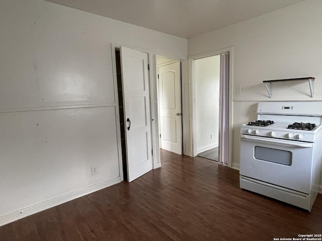 231 Carroll, San Antonio, TX 78225 - kitchen featuring gas range gas stove and wood finished floors