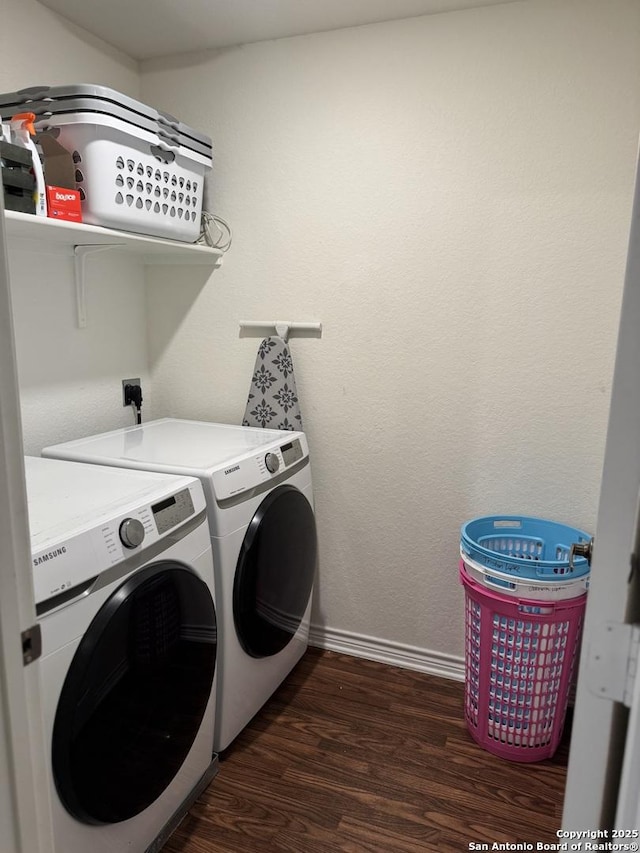 1038 Loma Mesa, San Antonio, TX 78214 - laundry room featuring washing machine and dryer and dark wood-style flooring