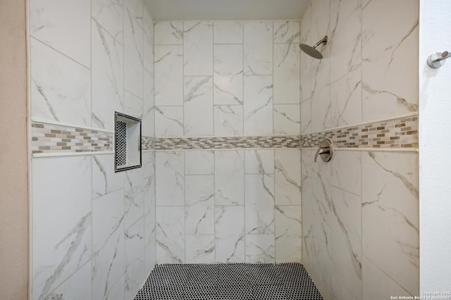 9818 Balanced Rock, Converse, TX 78109 - full bath with tiled shower