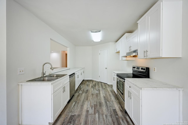 9818 Balanced Rock, Converse, TX 78109 - kitchen with stainless steel appliances, under cabinet range hood, light wood-style flooring, a peninsula, and light countertops