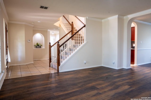 9534 Anderson Way, Converse, TX 78109 - entrance foyer featuring arched walkways, wood finished floors, crown molding, stairway, and recessed lighting