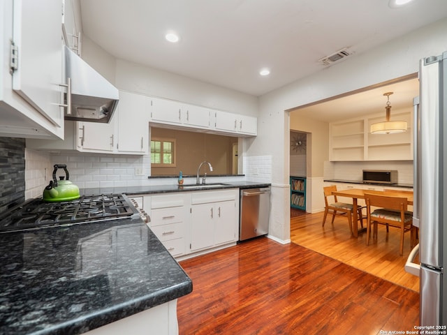 110 W Hermine Blvd, San Antonio, TX 78212 - kitchen with appliances with stainless steel finishes, range hood, dark wood-style flooring, decorative backsplash, and white cabinetry