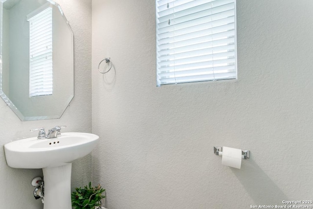 6723 Dashmoor, San Antonio, TX 78244 - bathroom with a sink
