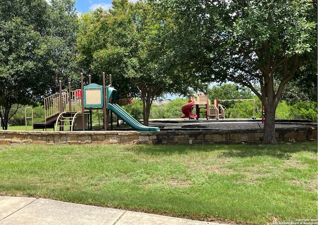 4018 Matson Mnr, Converse, TX 78109 - view of play area with a lawn