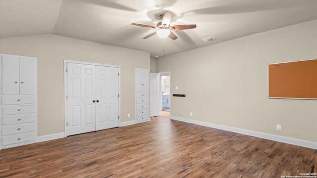 1069 Ivy Ln, Terrell Hills, TX 78209 - unfurnished bedroom featuring wood finished floors, vaulted ceiling, a ceiling fan, and a closet