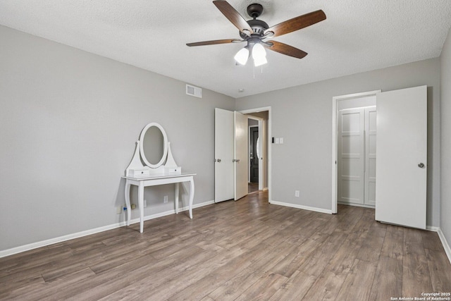 2019 Crooked, San Antonio, TX 78232 - unfurnished bedroom featuring wood finished floors, a textured ceiling, a ceiling fan, and a closet