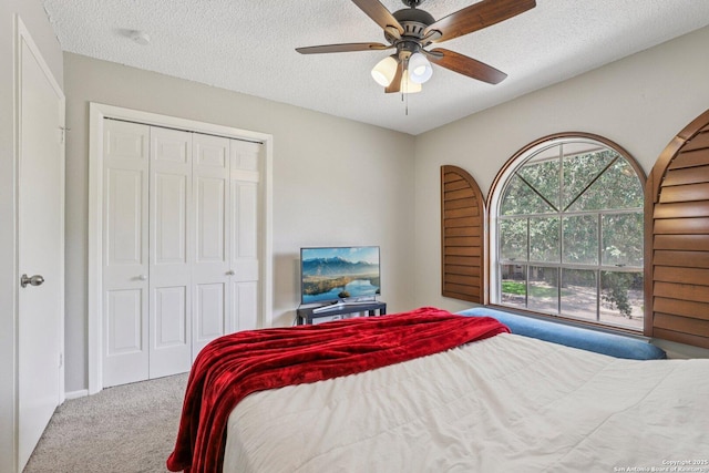 2019 Crooked, San Antonio, TX 78232 - carpeted bedroom featuring a closet, a textured ceiling, and ceiling fan