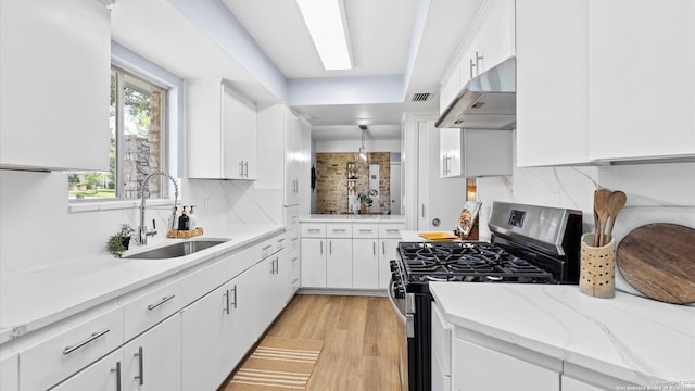 1318 Mount Vieja, San Antonio, TX 78213 - kitchen featuring gas stove, under cabinet range hood, white cabinets, and decorative backsplash