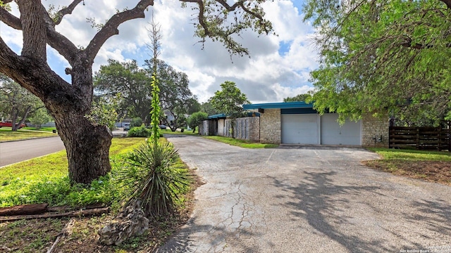 1318 Mount Vieja, San Antonio, TX 78213 - view of asphalt driveway
